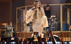 kelly clarkson 2025 studio sessions residency billboard 1548 DW6uzm