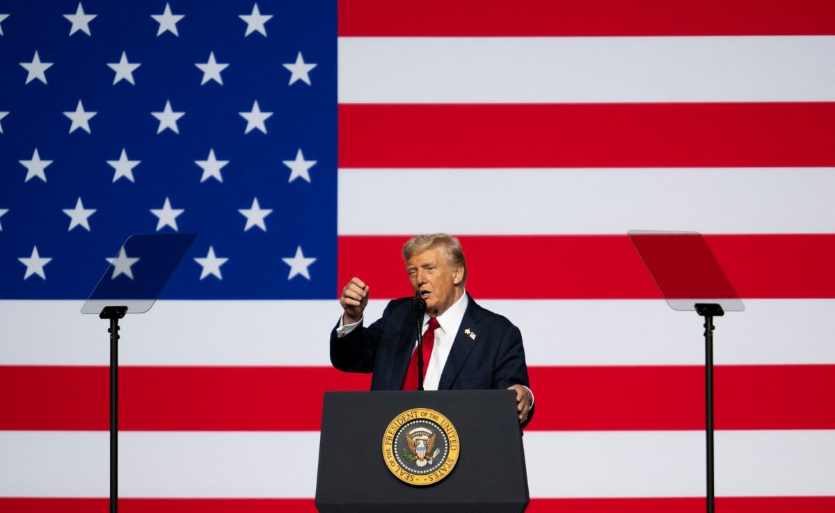 207b963s donald trump 625x300 01 October 25