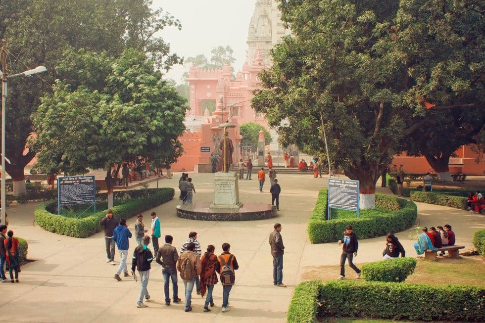 Bannares Hindu University V44bEW