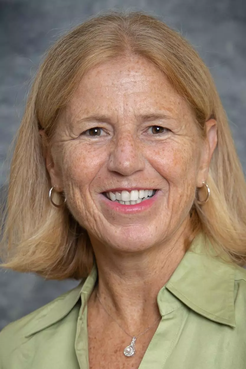 Jackie Wise 2019 ad hoc gvjgEa