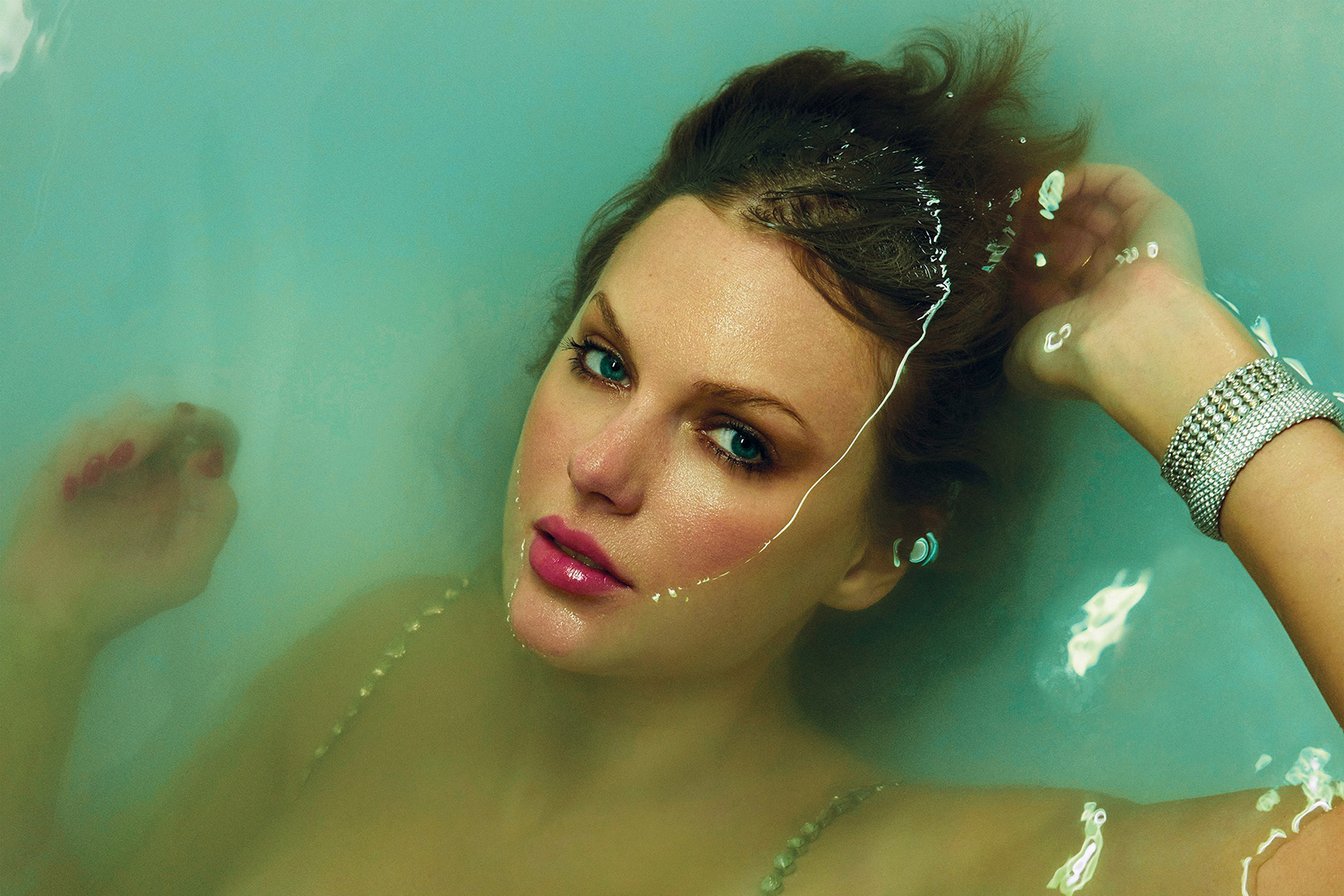 04 taylor swift life of a showgirl pr billboard 1800 hosrld