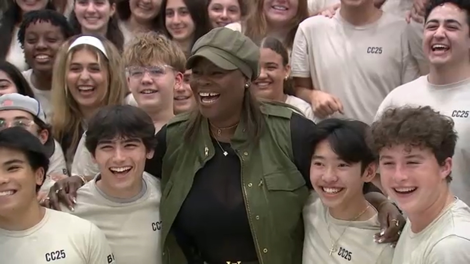 17933712 100325 kabc wof surprise tn img vfFbTI