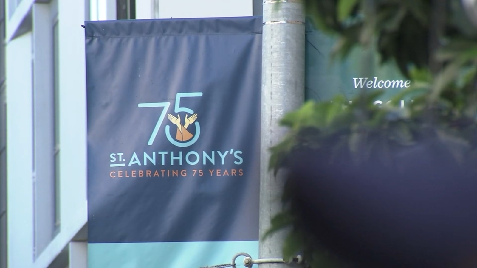17941196 100425 kgo st anthonys banner img cg4EON