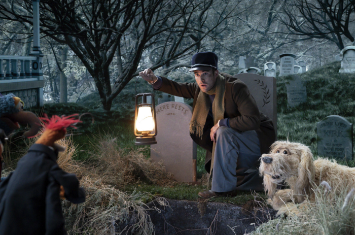 2025 disney muppets haunted mansion darren criss 1 700x463 BUt6Cl