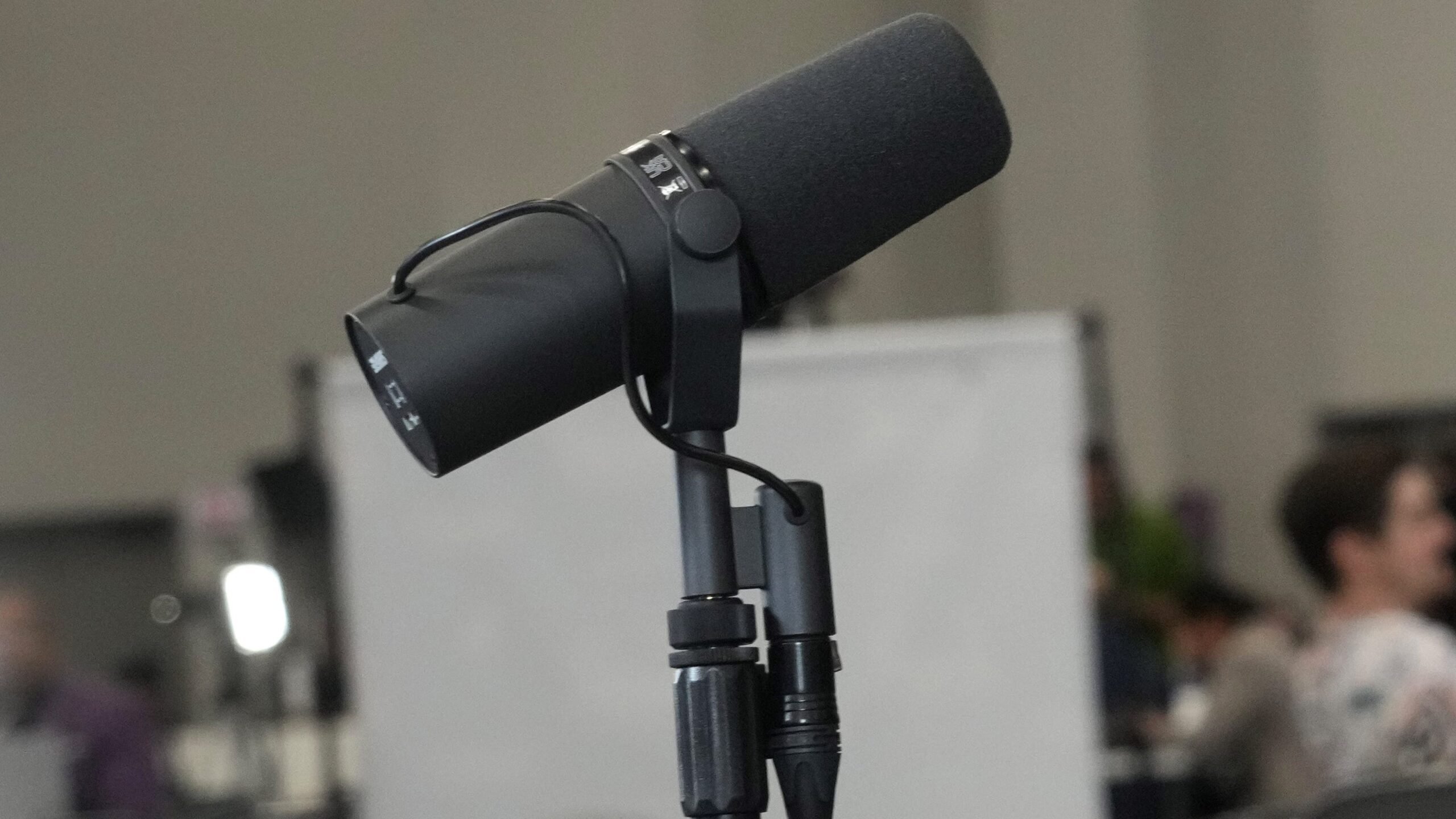 78221604007 radio microphone YrbCRm scaled