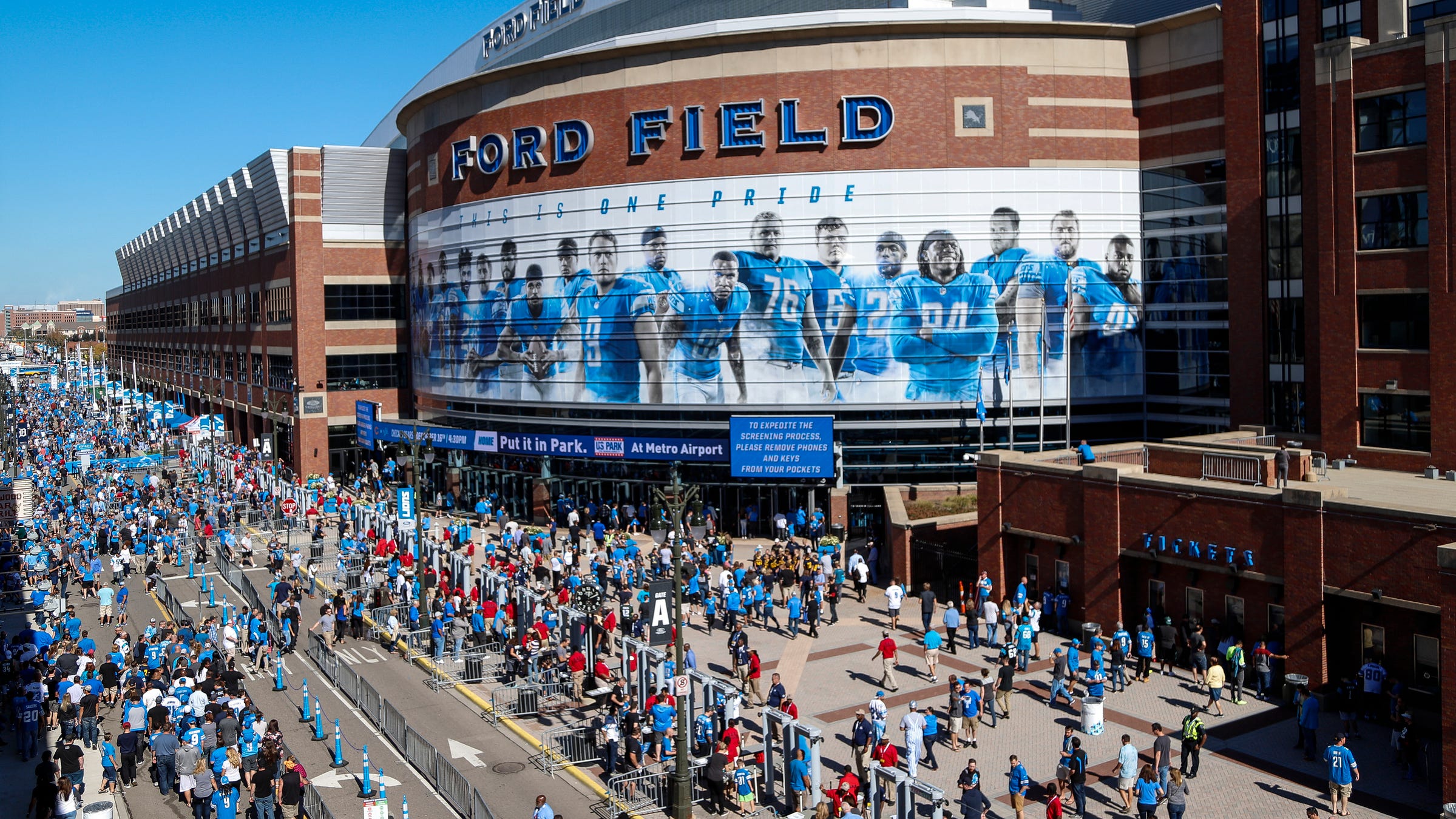 86821638007 100817 lions tailgate 4