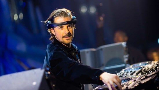 AXWELL2 1761119890284 1761119907398 sjhwrv