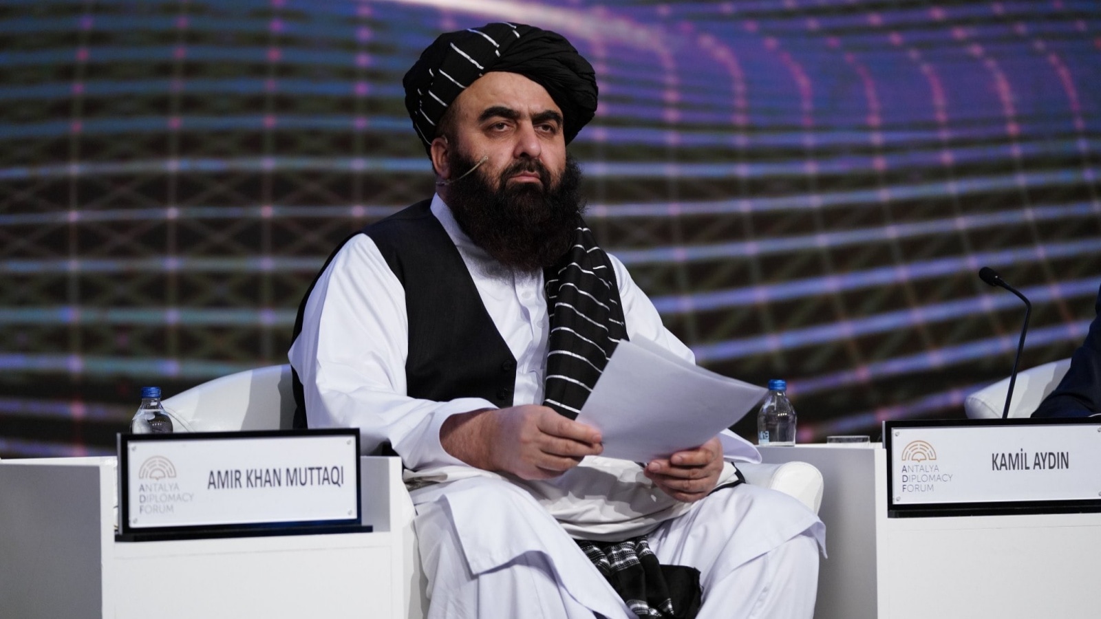 Amir Khan Muttaqi ty2zDW