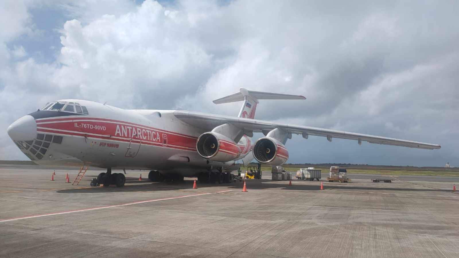 Antarctica air cargo 1600 3fzElc