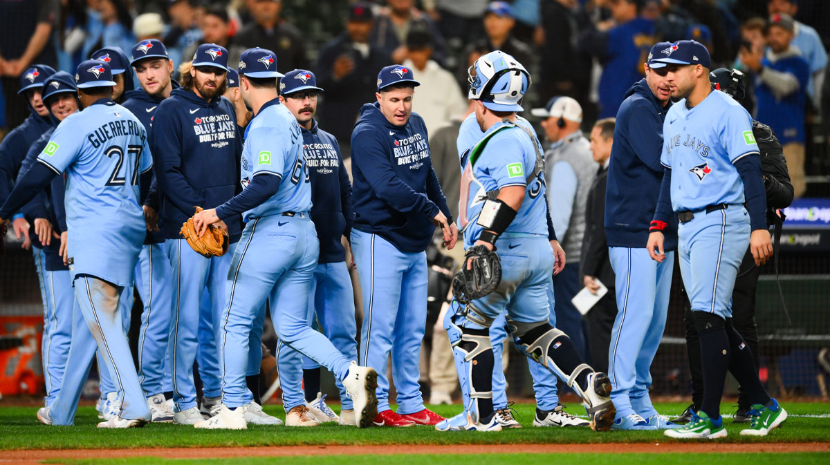 Blue Jays on mound celebrating 0GFdfA