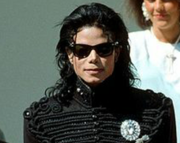 George H. W. Bush with Michael Jackson cropped e1753463911103 npti6h