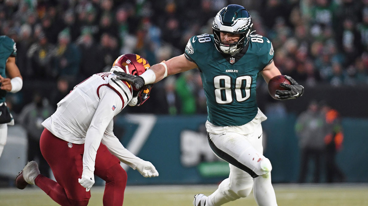 Philadelphia Eagles tight end Dallas Goedert 88 tries to get past Washington Commanders cornerback Mike Sainristil 0 in the NFC Championship game XSbwhr
