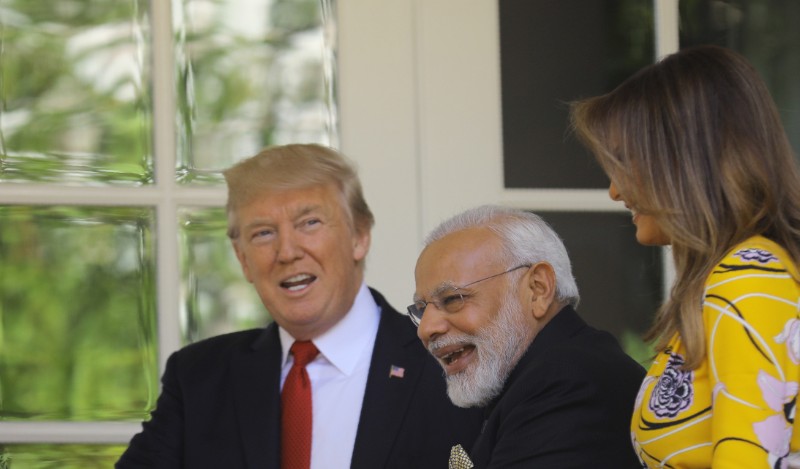 Trumo Modi Melania WlzLnv