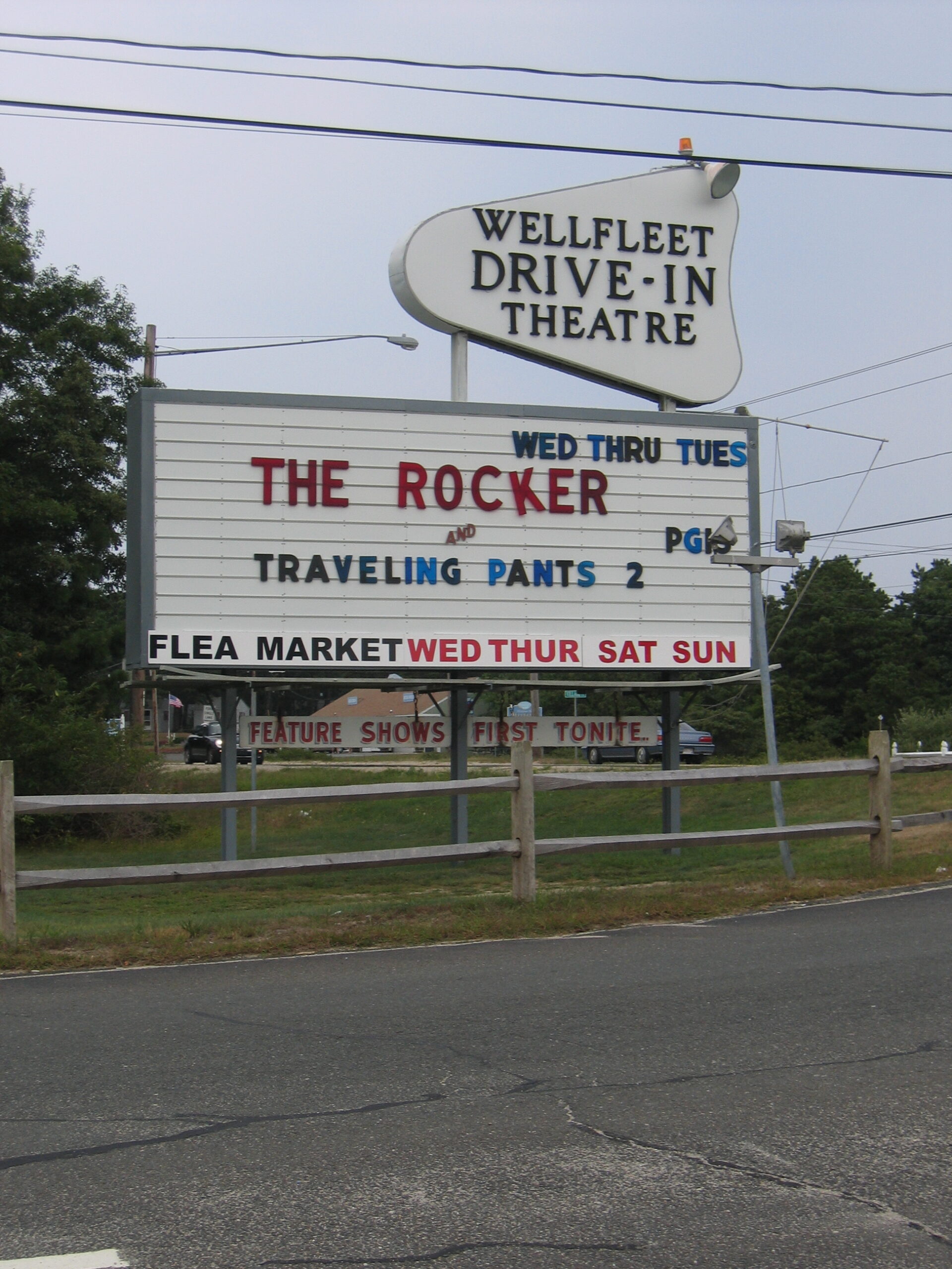 drive ins 1 Wellfleet drive in theater entrance scaled Xdbv5I