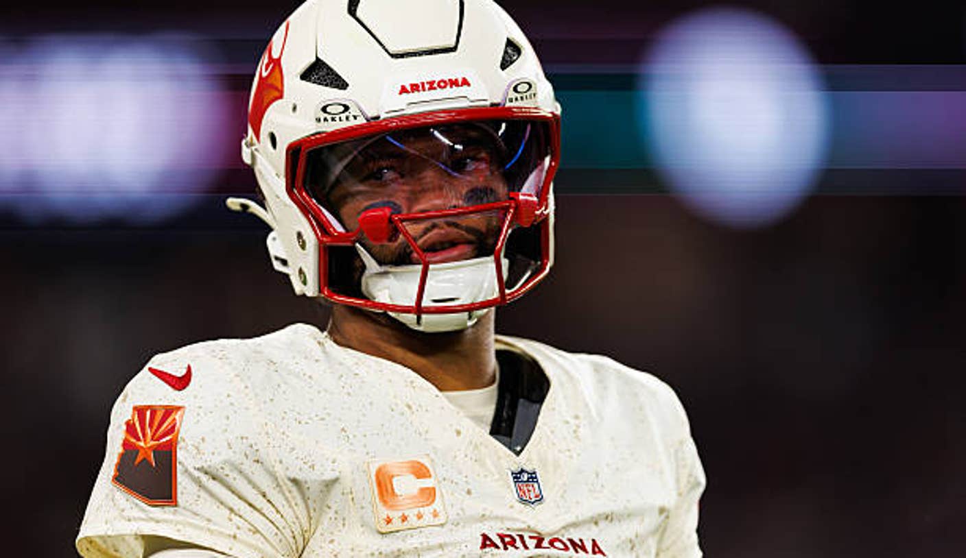 glendale arizona kyler murray of the arizona cardinals stands on the field during the first Mol7XY