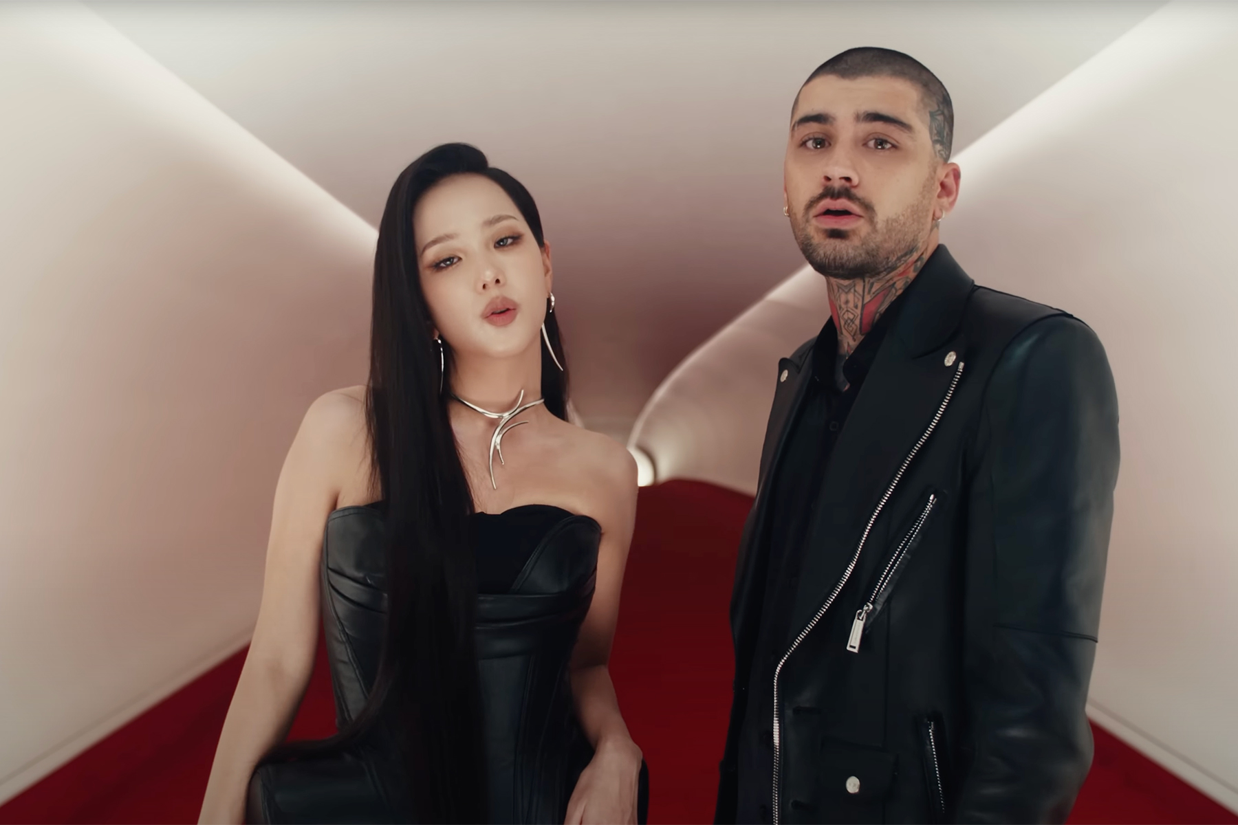 jisoo x zayn eyes closed screenshot billboard 1800