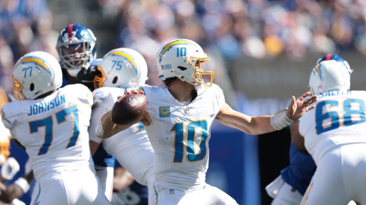 justin herbert chargers giants cbs imagn LszfGf