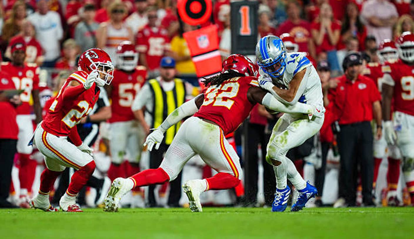 kansas city mo amonra st brown of the detroit lions runs the ball during an nfl football game Q0hrEl