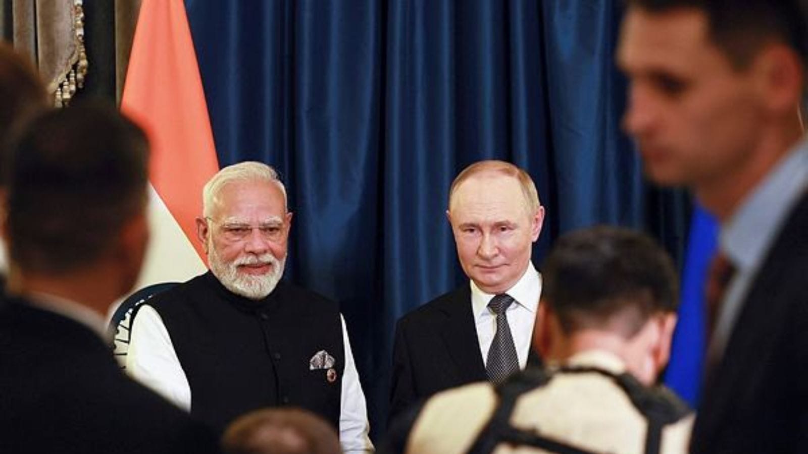 modi putin 2 LojF3X