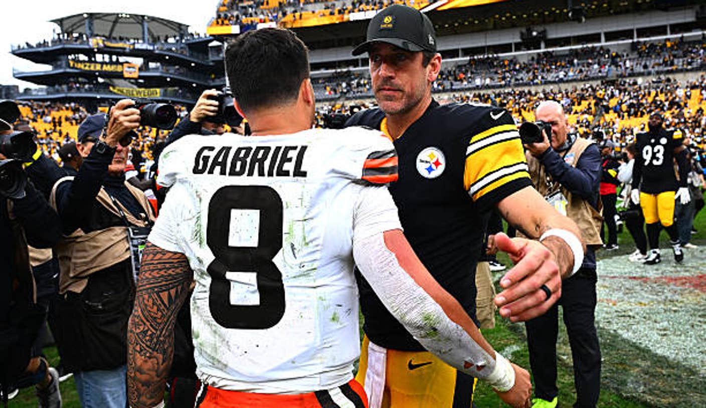 pittsburgh pennsylvania aaron rodgers of the pittsburgh steelers and dillon gabriel of the QsoEWE