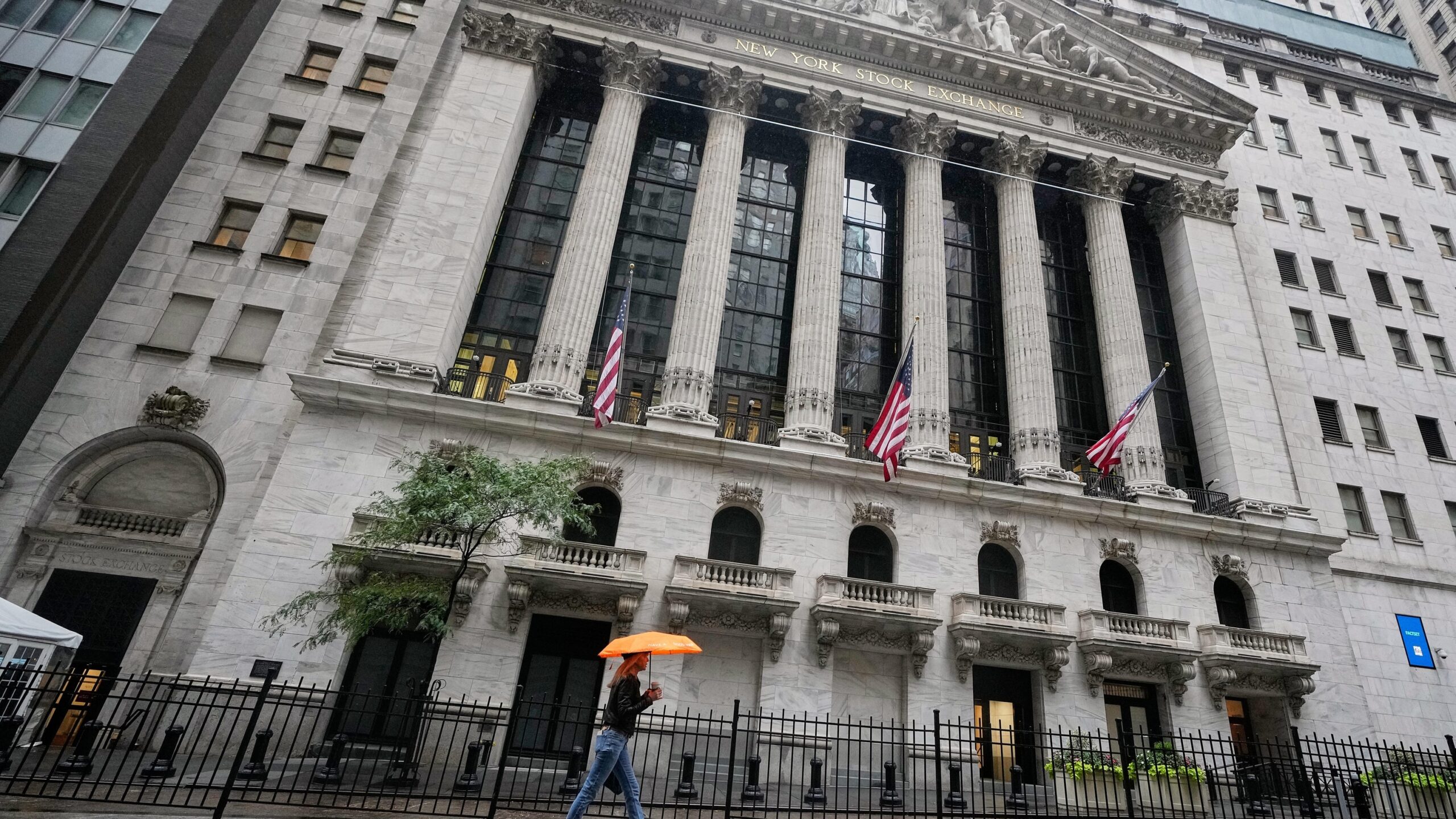 Shares in Asia are mixed and Chinese markets fall despite Trump's trade truce with Xi 2 image